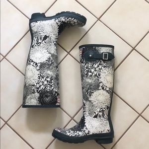 Hunter boots black and white floral